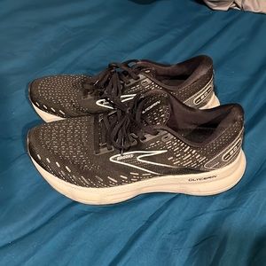 Women’s Brooks Sneakers